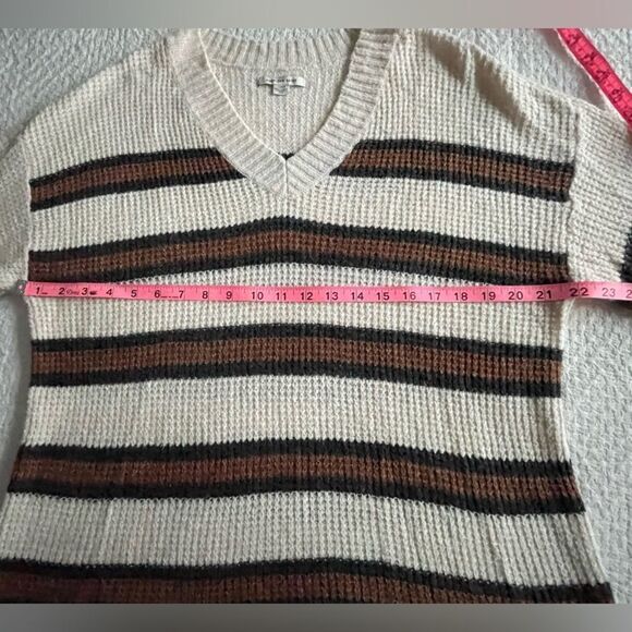 American Eagle Outfitters oversized v-neck striped sweater size Small EUC - Picture 5 of 7